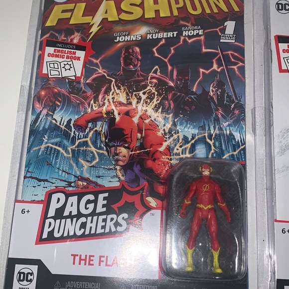 DC COMIC BOOKS LOT WITH ACTION FIGURES - Picture 3 of 5